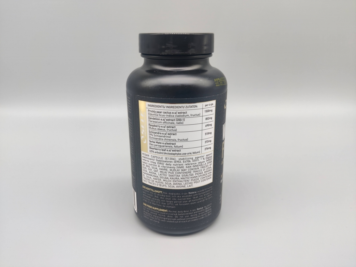 Baksidan av Waterloss med tydlig ingredienslista fotograferad av oss