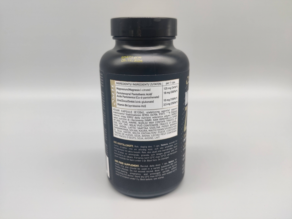 Baksidan med tydlig ingredienslista och doser på Self Omninutrition ZMA