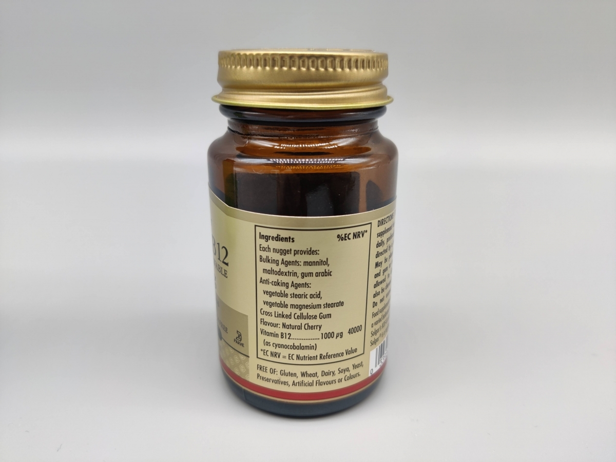 Solgar B12 baksida med ingredienslista tydlig märkning foto av oss