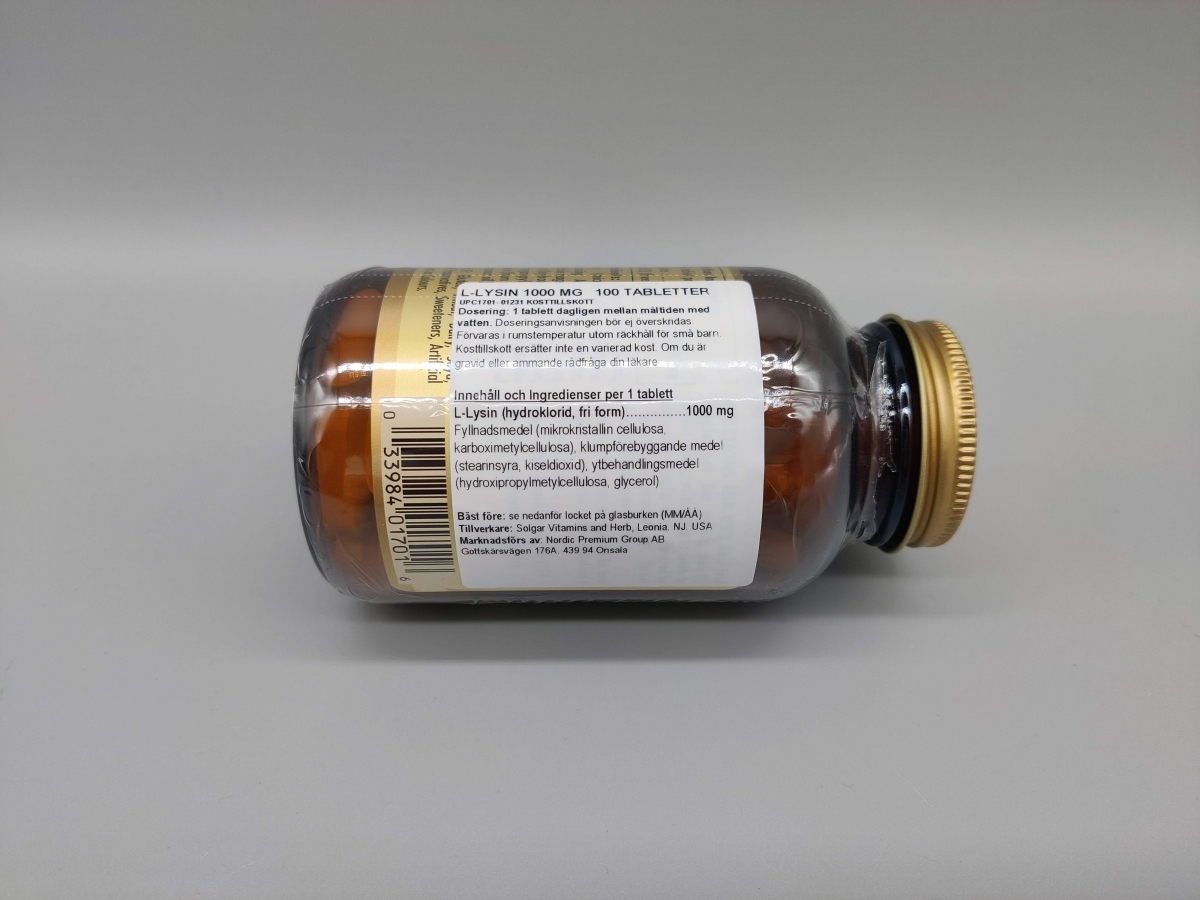 Solgar L-Lysine 1000 mg etikett med ingredienser i fokus, foto av oss