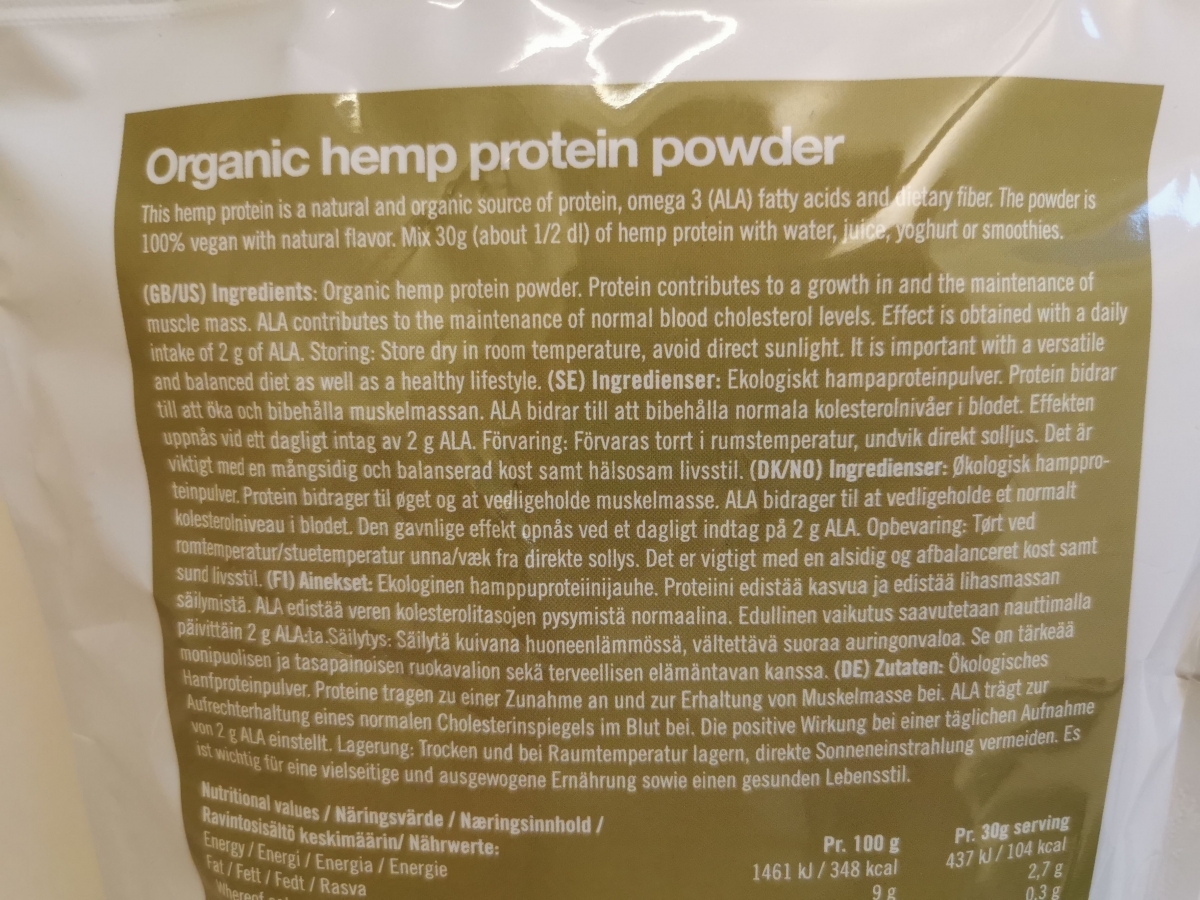 Superfruit Hampaprotein närbild på ingredienslista och användning foto av oss