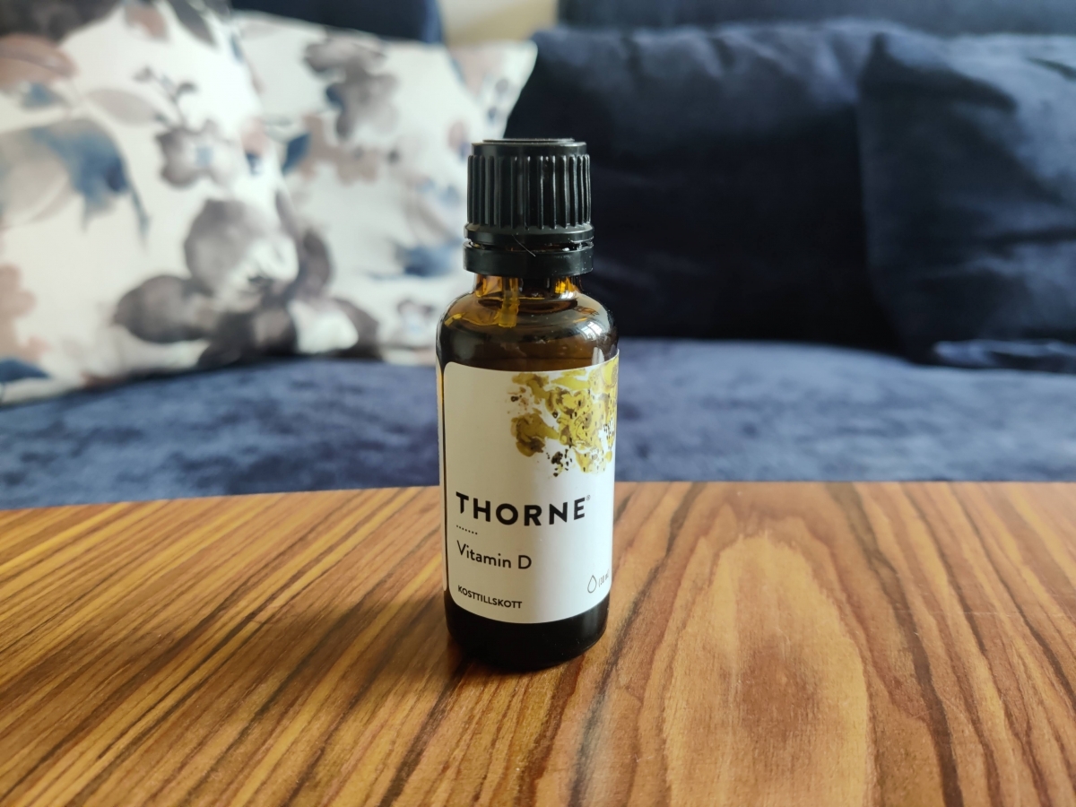 Thorne Vitamin D på soffbordet i vardagsrummet, taget av oss