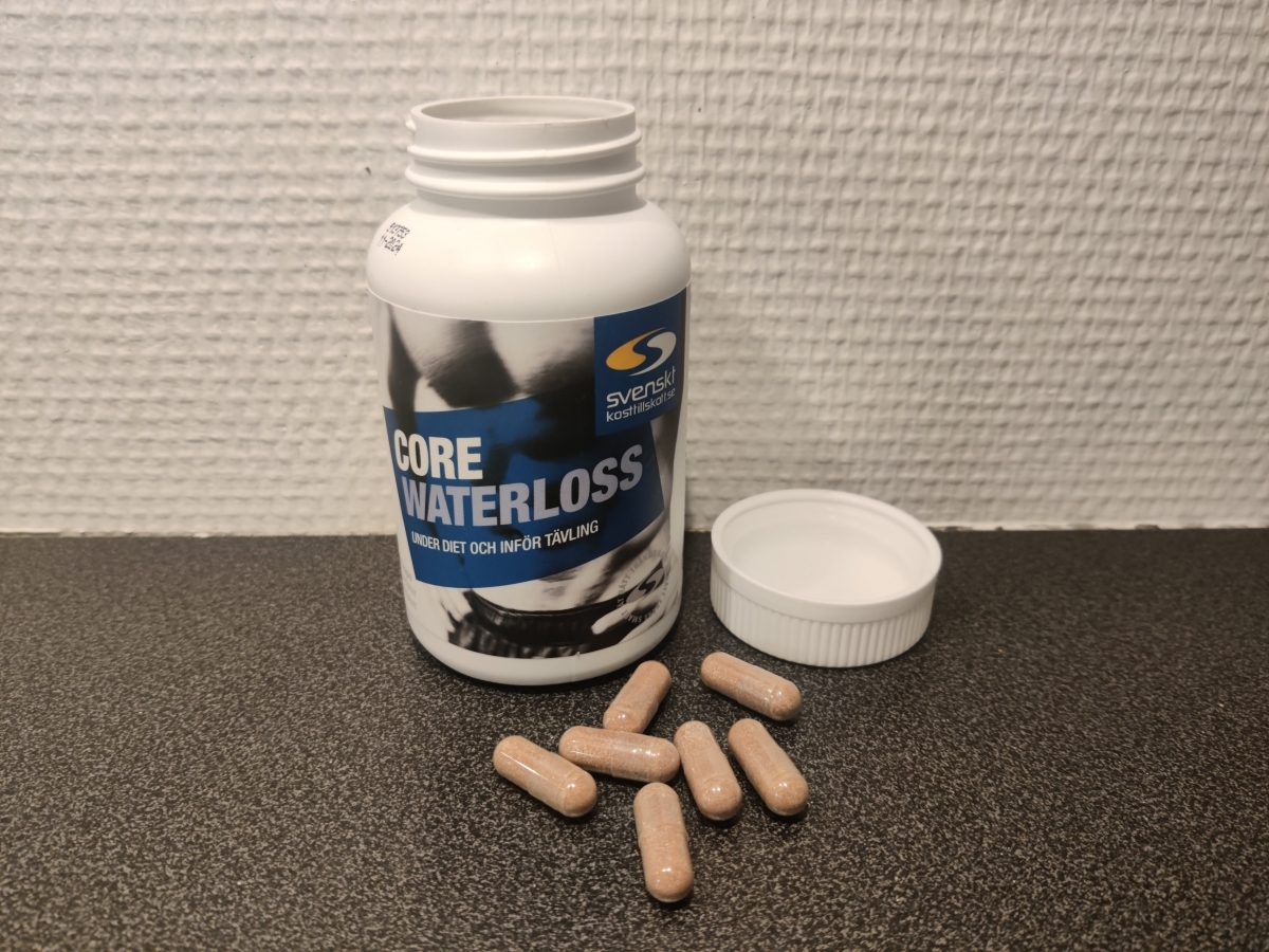 Core Waterloss burk och kapslar på bänkskiva, foto taget av oss under testet