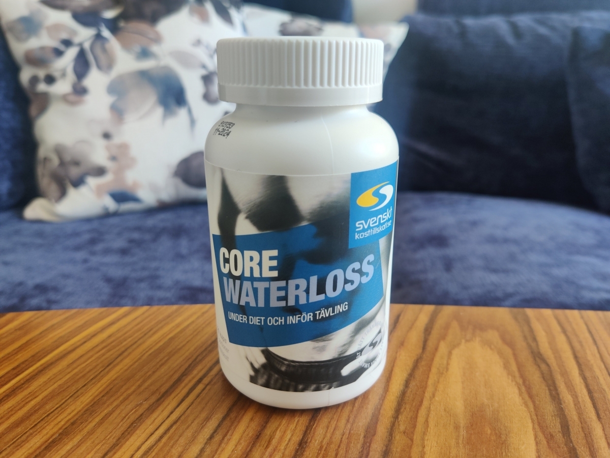 Core Waterloss i hemmamiljö på soffbord, vår bild under användning