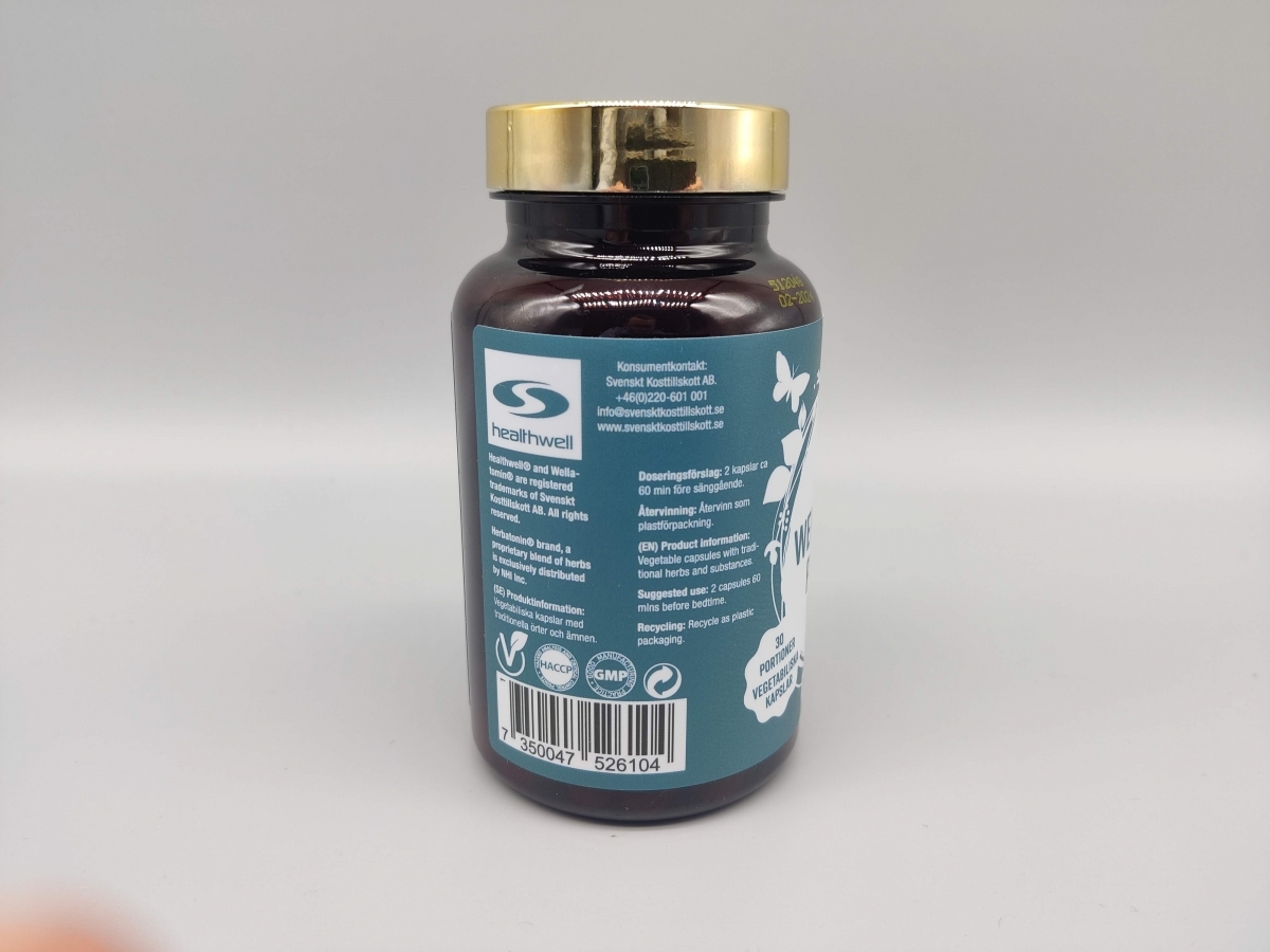 Wellatomin Premium baksida med doseringsråd 2 kapslar cirka 60 min före sänggående